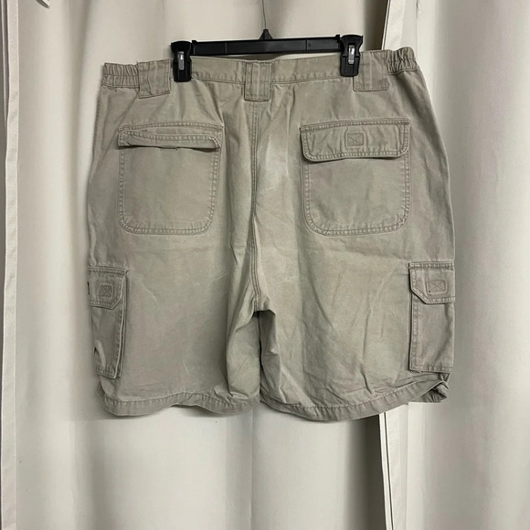 Guide Gear men’s khaki shorts size 42 - Picture 4 of 5